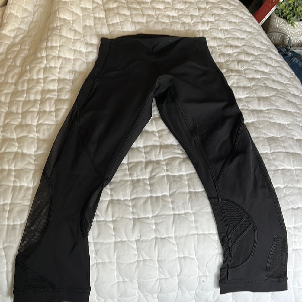 Lululemon crop leggings.